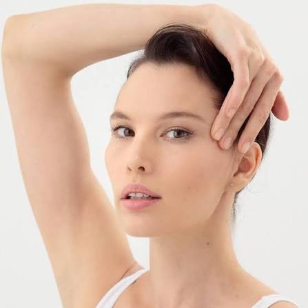 Wellness portret zeny s cvicenim obliceje
